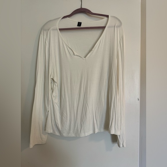 SHEIN Tops - Shein Lightweight V-Neck Top - Never Worn